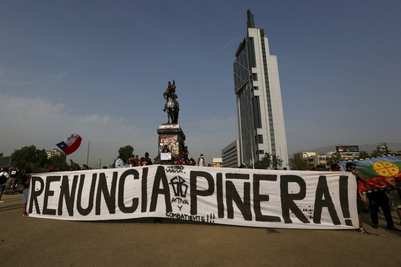 Marcha en silencio conmemora 3 meses del estallido chileno