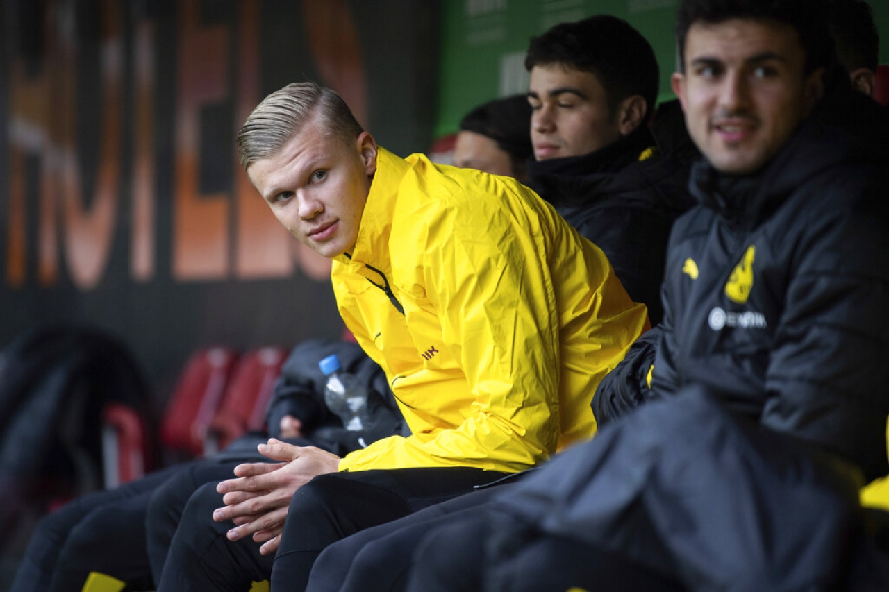 En debut, Haaland marca triplete y ayuda a ganar a Dortmund