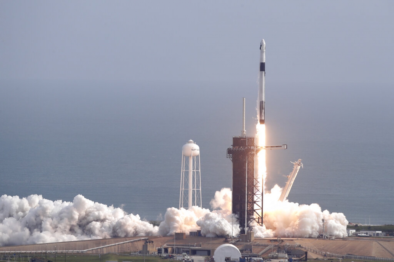 SpaceX afina detalles para viajar al espacio