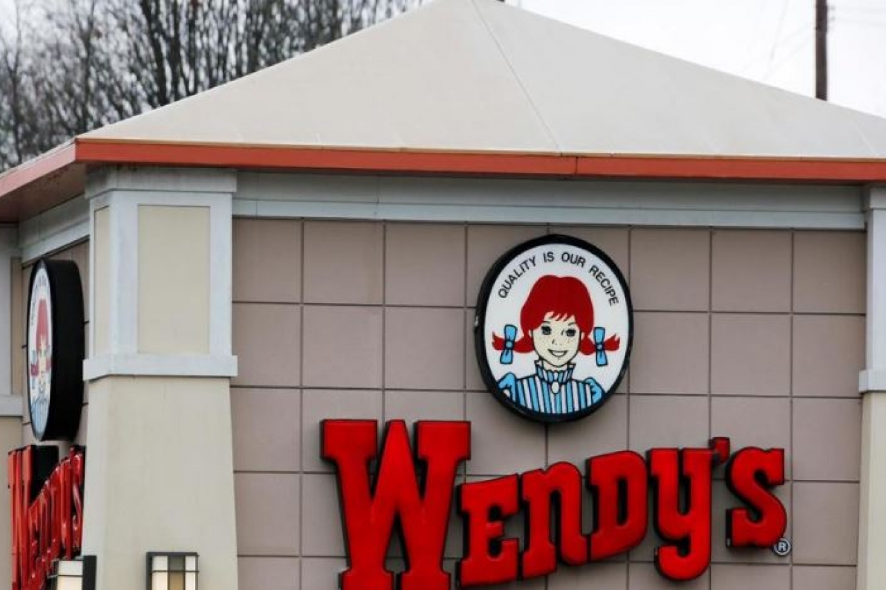 Multan a Wendy's por poner a trabajar a menores en horas no laborales