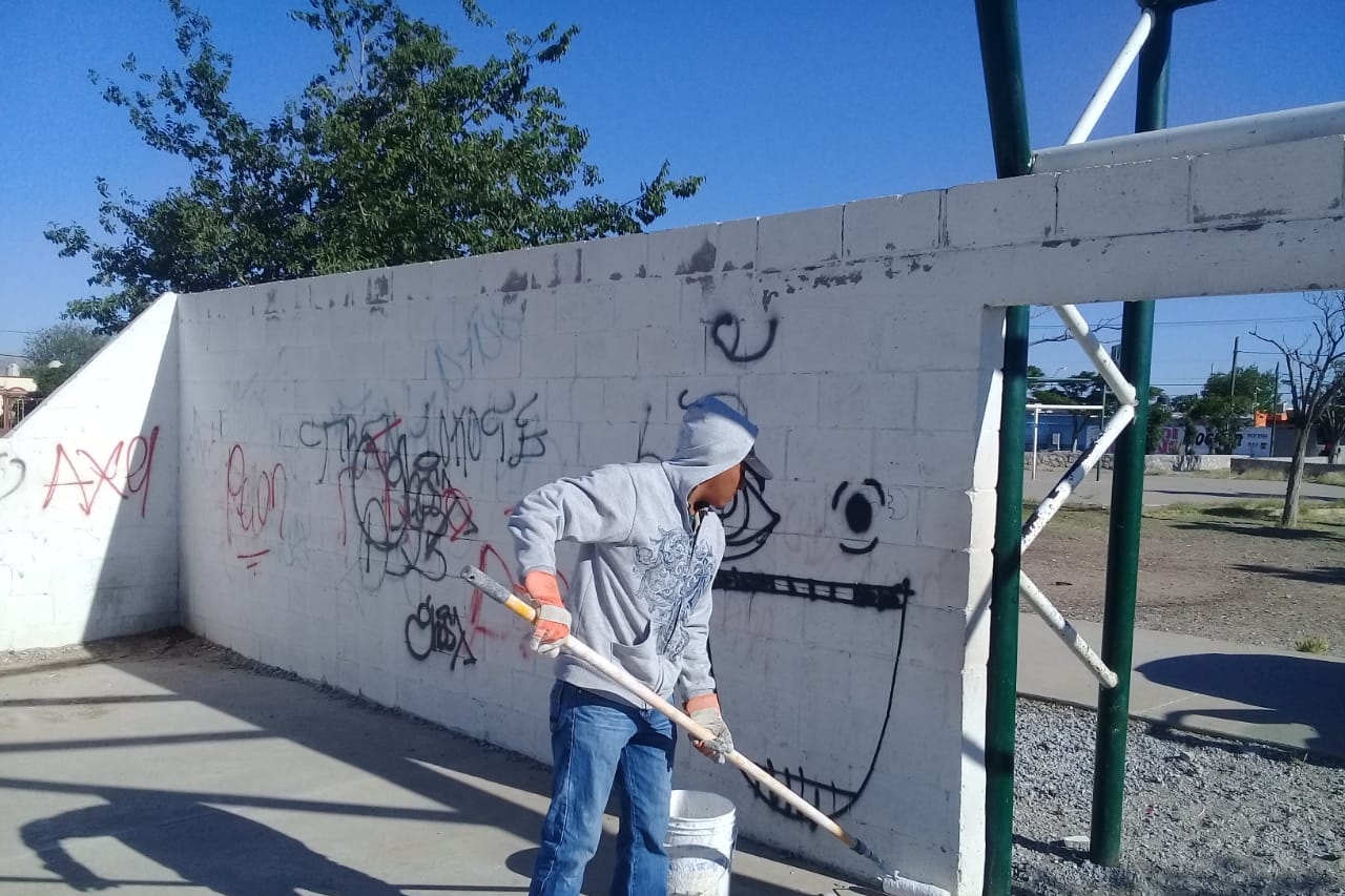 Eliminan grafiti de Riberas del Bravo