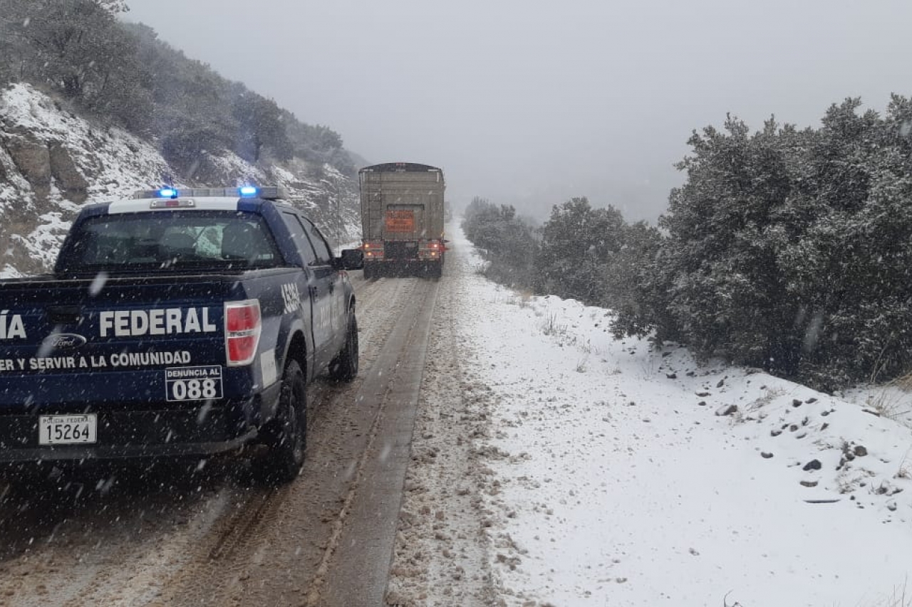 Cierran carreteras del estado por nevada