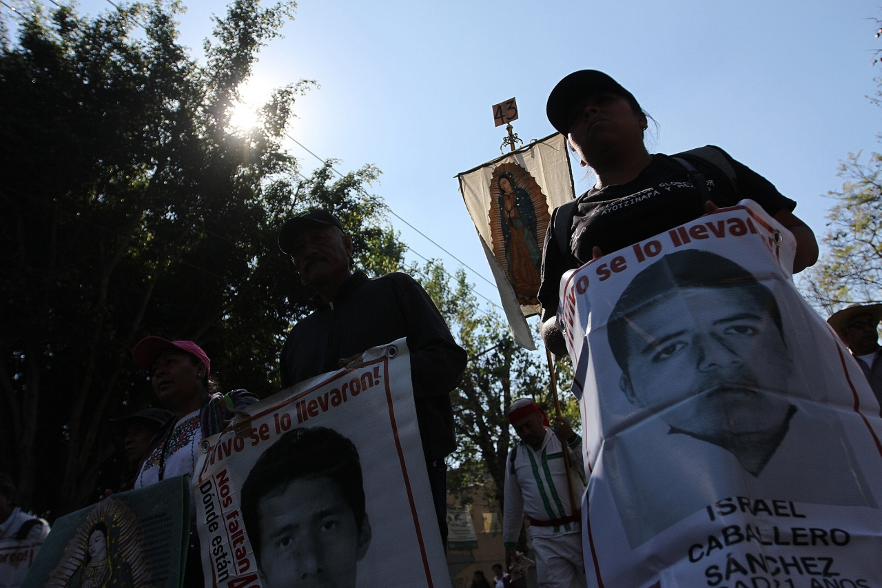 Padres de normalistas exigen castigo por represión en Chiapas