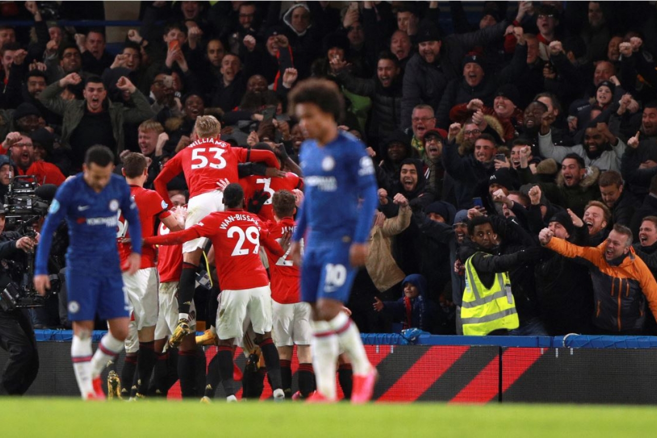 Man United vence a Chelsea y aspira a la ‘Champions’