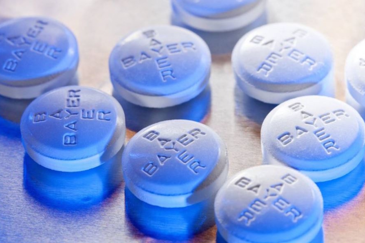 Conoce los riesgos y beneficios de tomar aspirinas