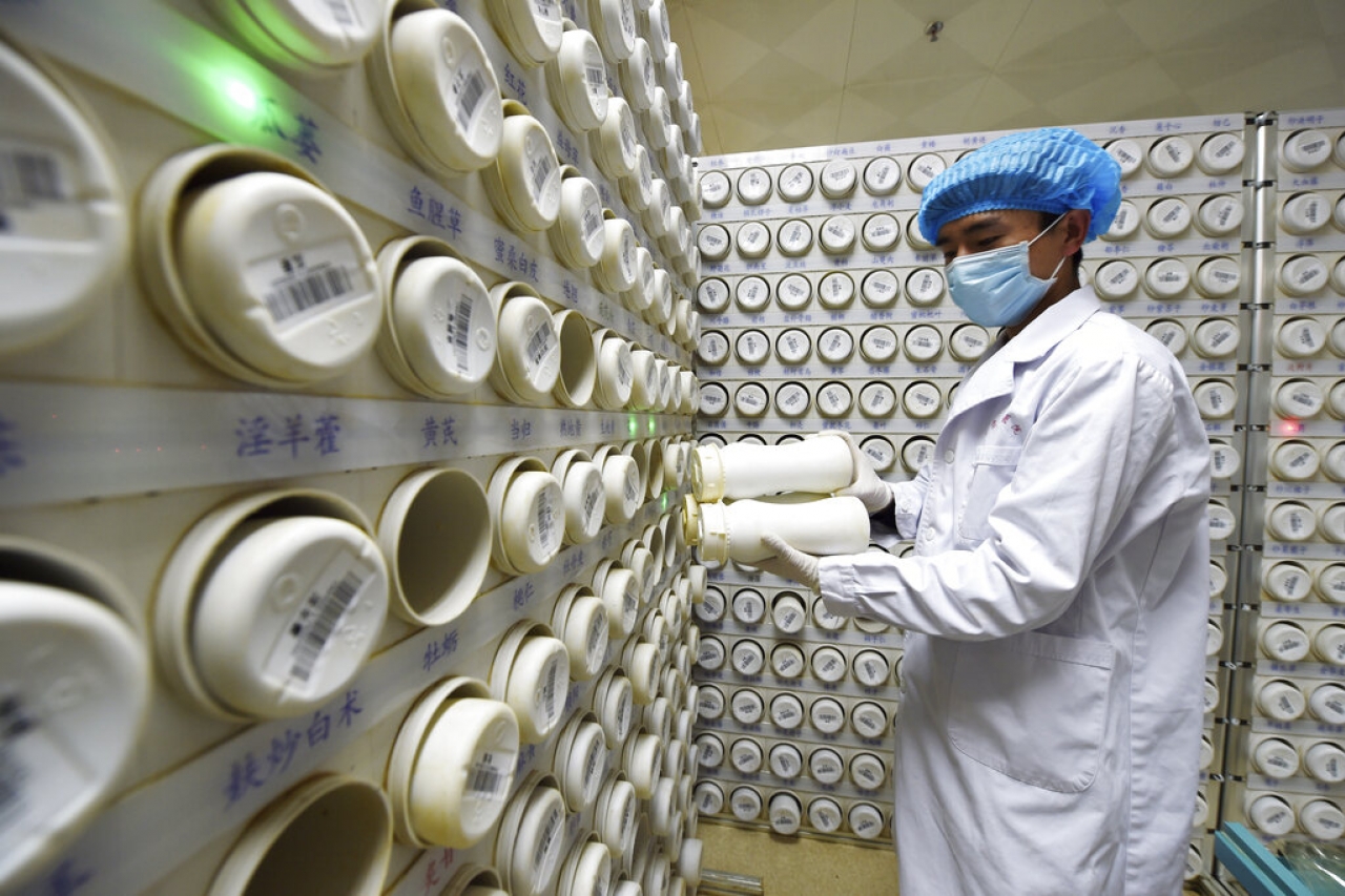 Probará China vacuna contra el coronavirus en abril