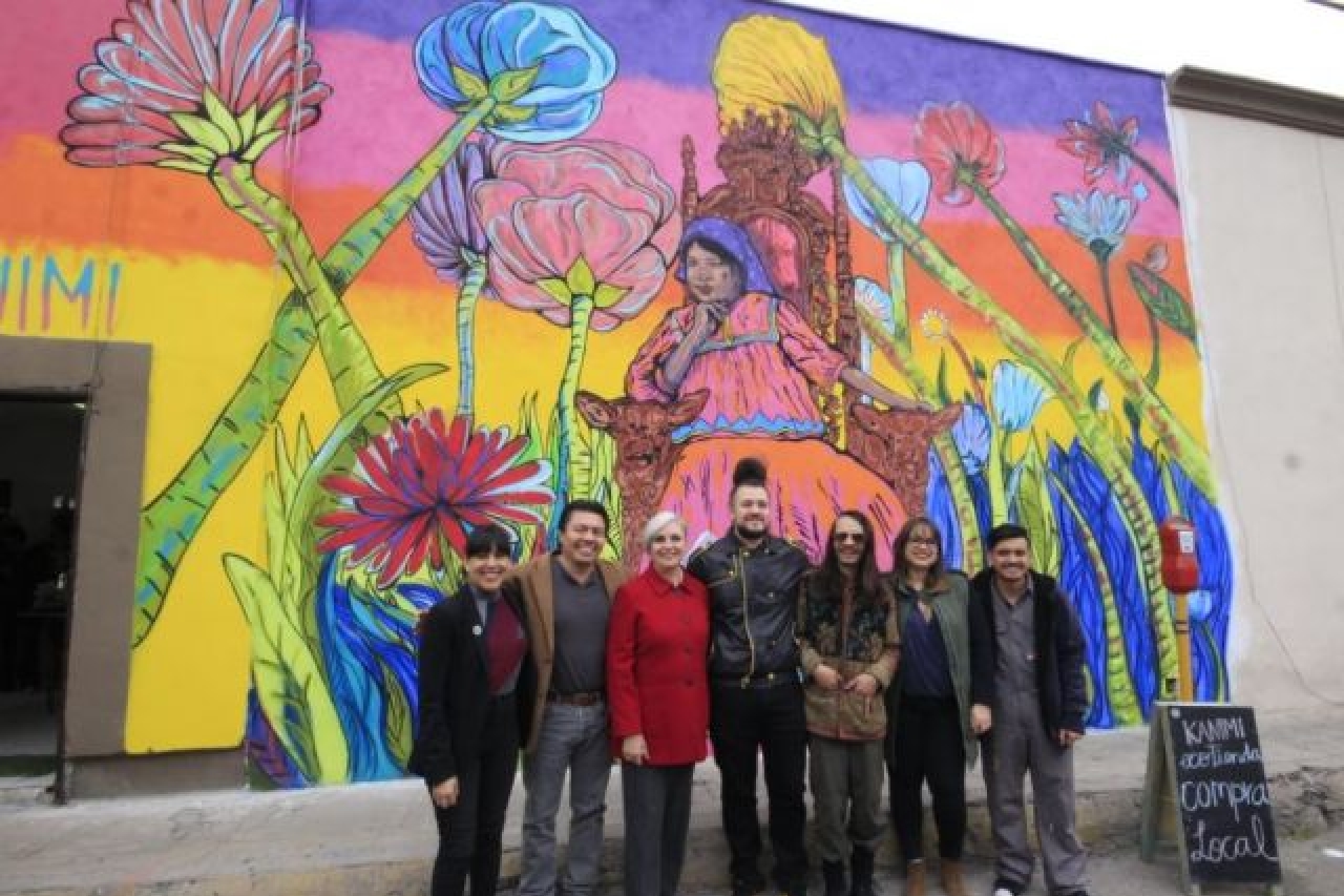 Develan mural en honor a poeta ralámuli