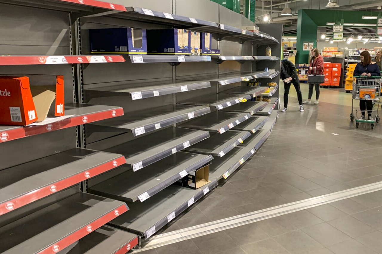 Ponen un alto supermercados al pánico