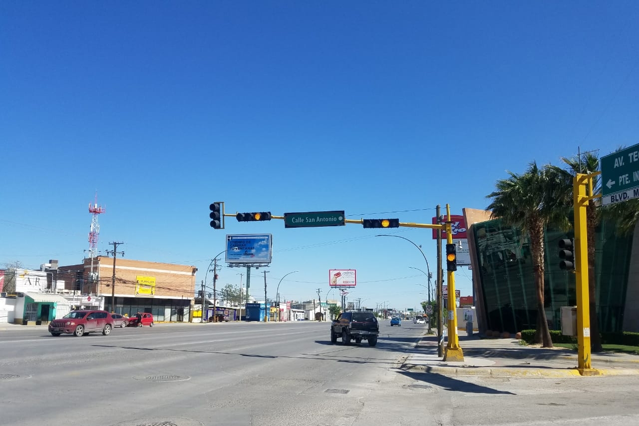 Piden precaución por semáforos dañados en Gómez Morín y San Antonio