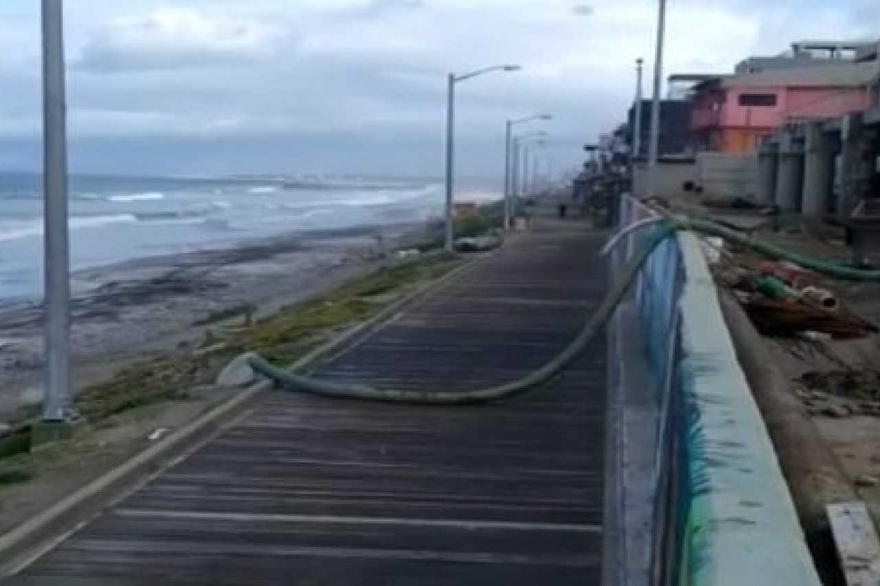 Reclaman por descargas de aguas residuales en playas de Tijuana