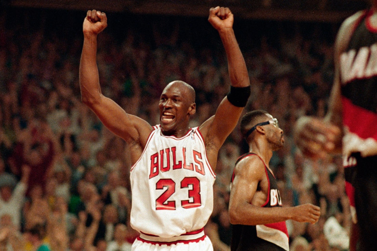Dona Michael Jordan 100 mdd contra el racismo