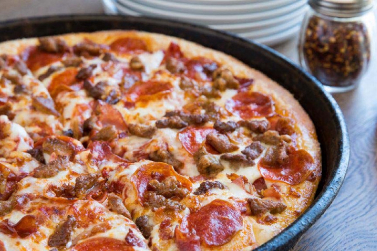 Regalará Pizza Hut medio millón de pizzas a estudiantes graduados