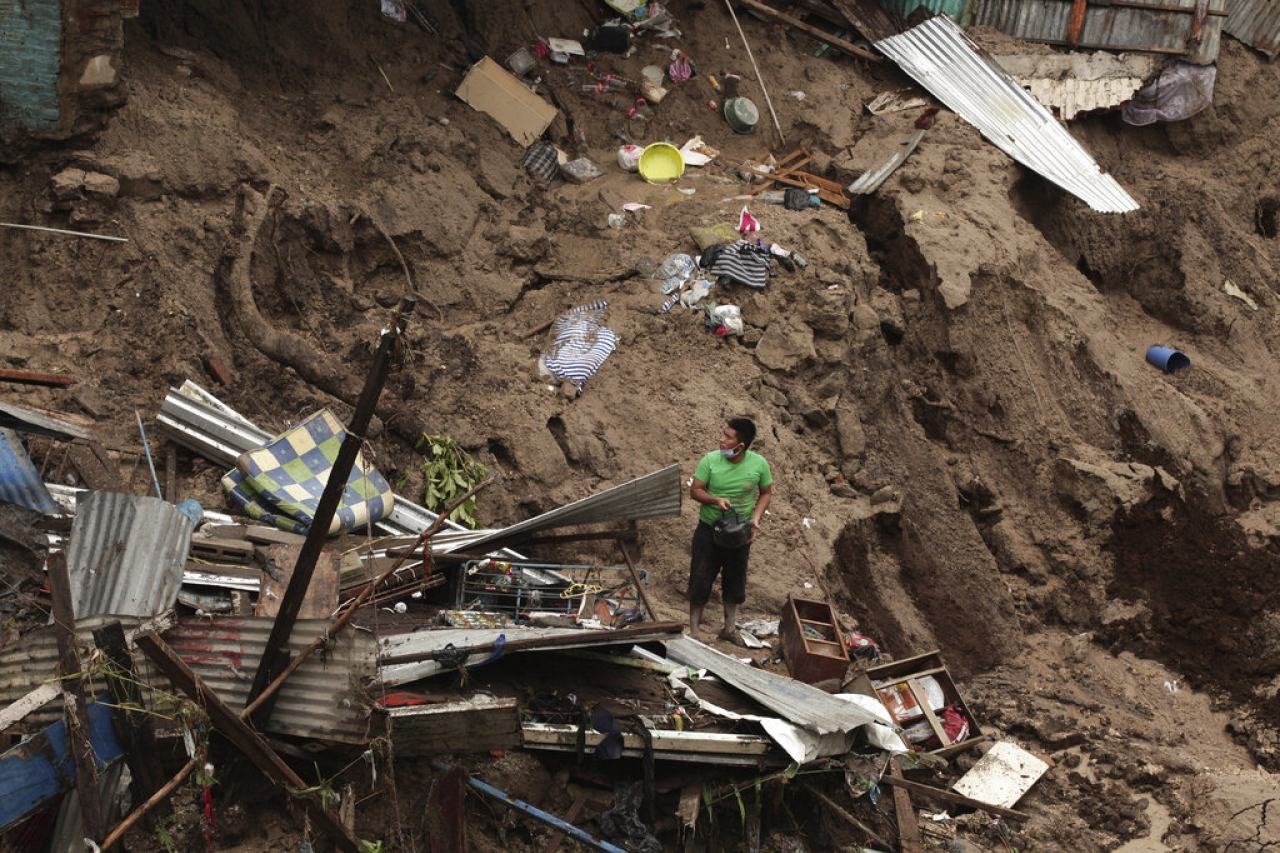 Lluvias dejan 11 muertos en El Salvador