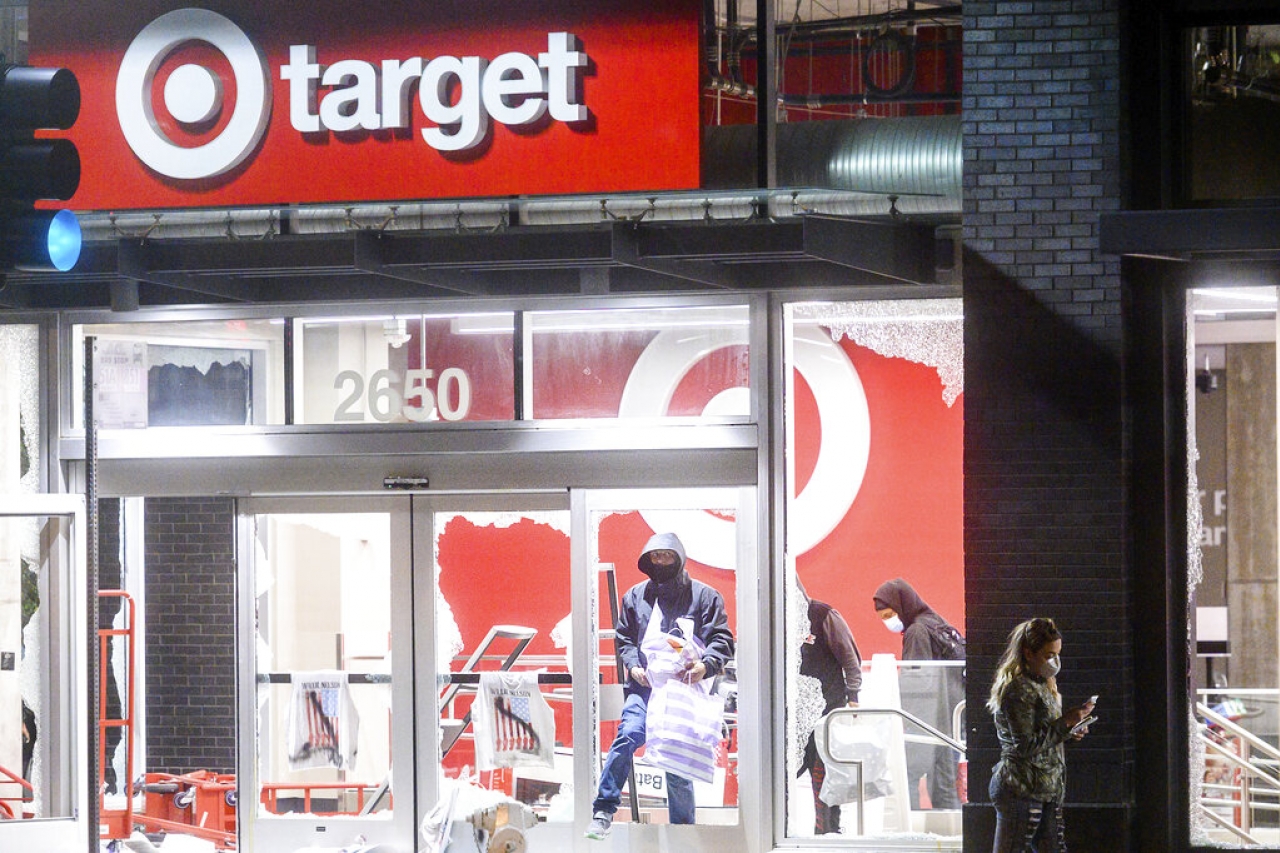 Target y CVS cierran tiendas temporalmente ante disturbios