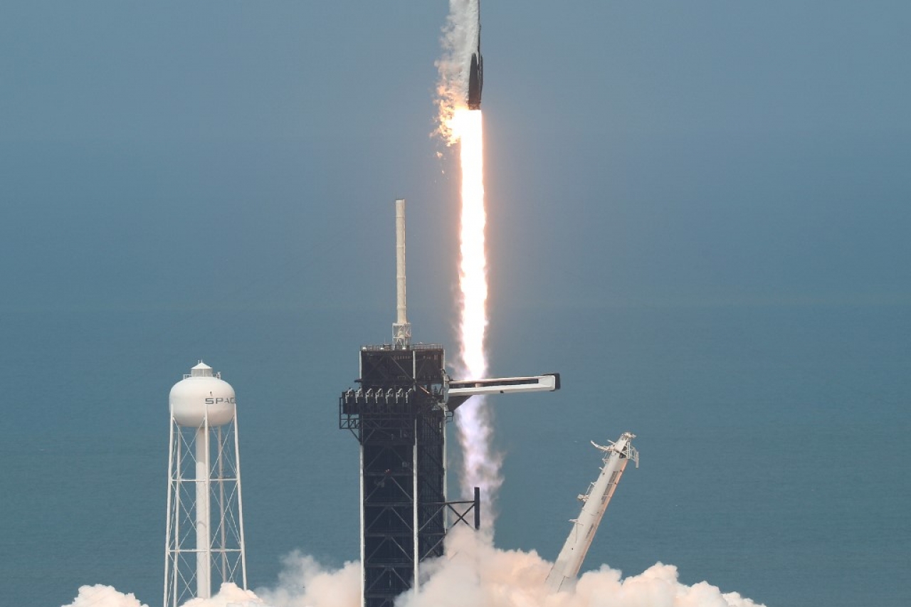 Astronautas de SpaceX abordan la Estación Internacional 