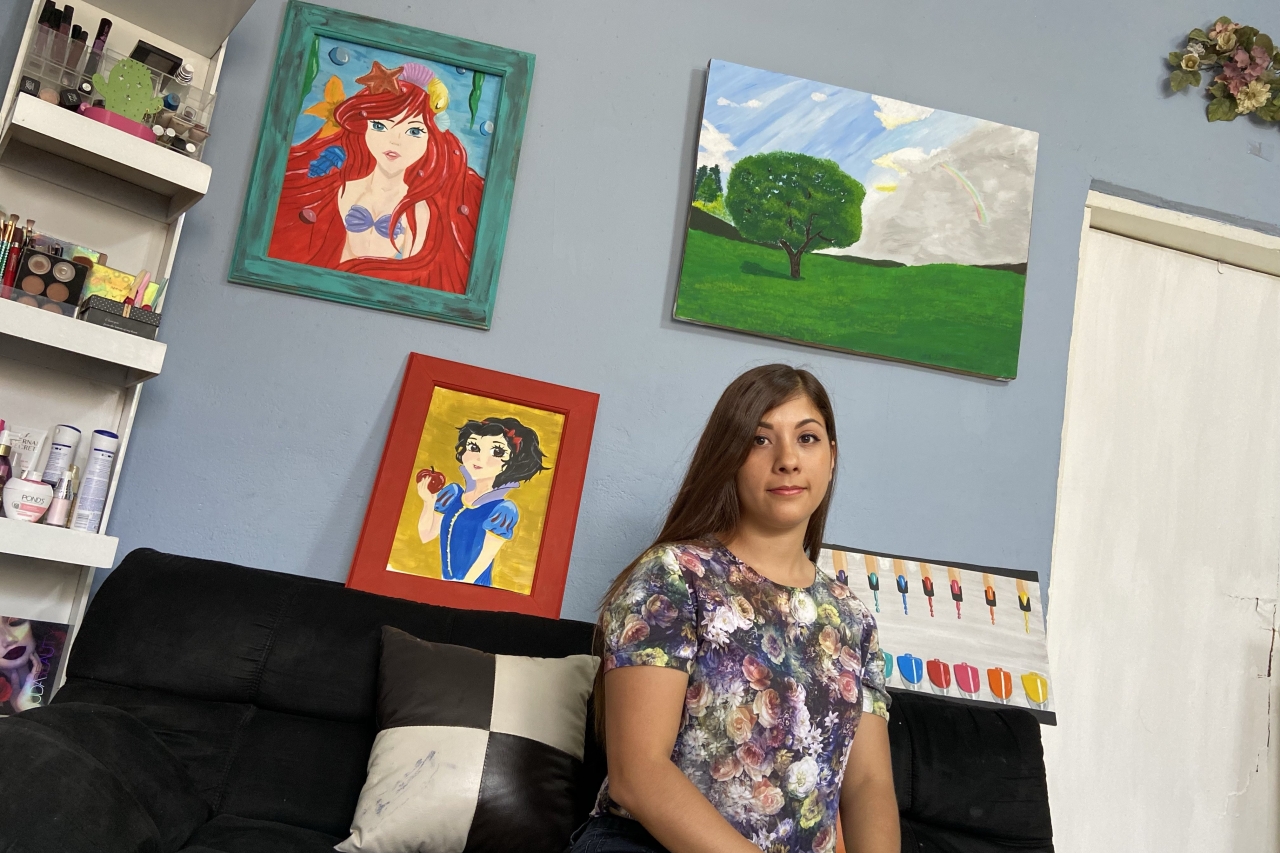 Desempolva su hobby de secundaria para vender pinturas en redes sociales