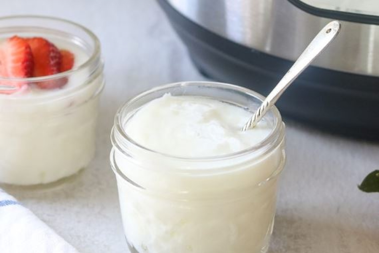 Investigan la muerte de 3 niños por consumo de yogurt contaminado