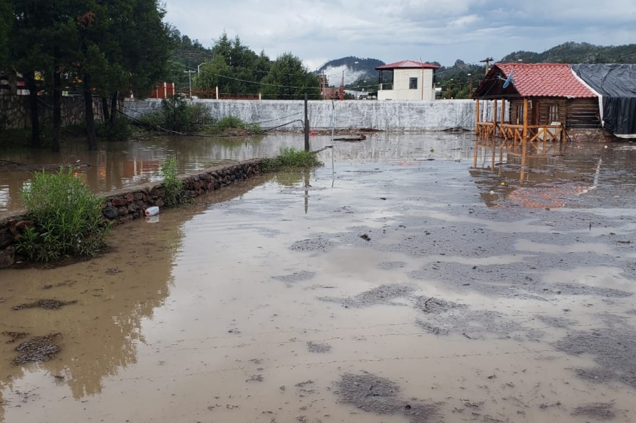 Inundaciones afectan a familias de Ocampo