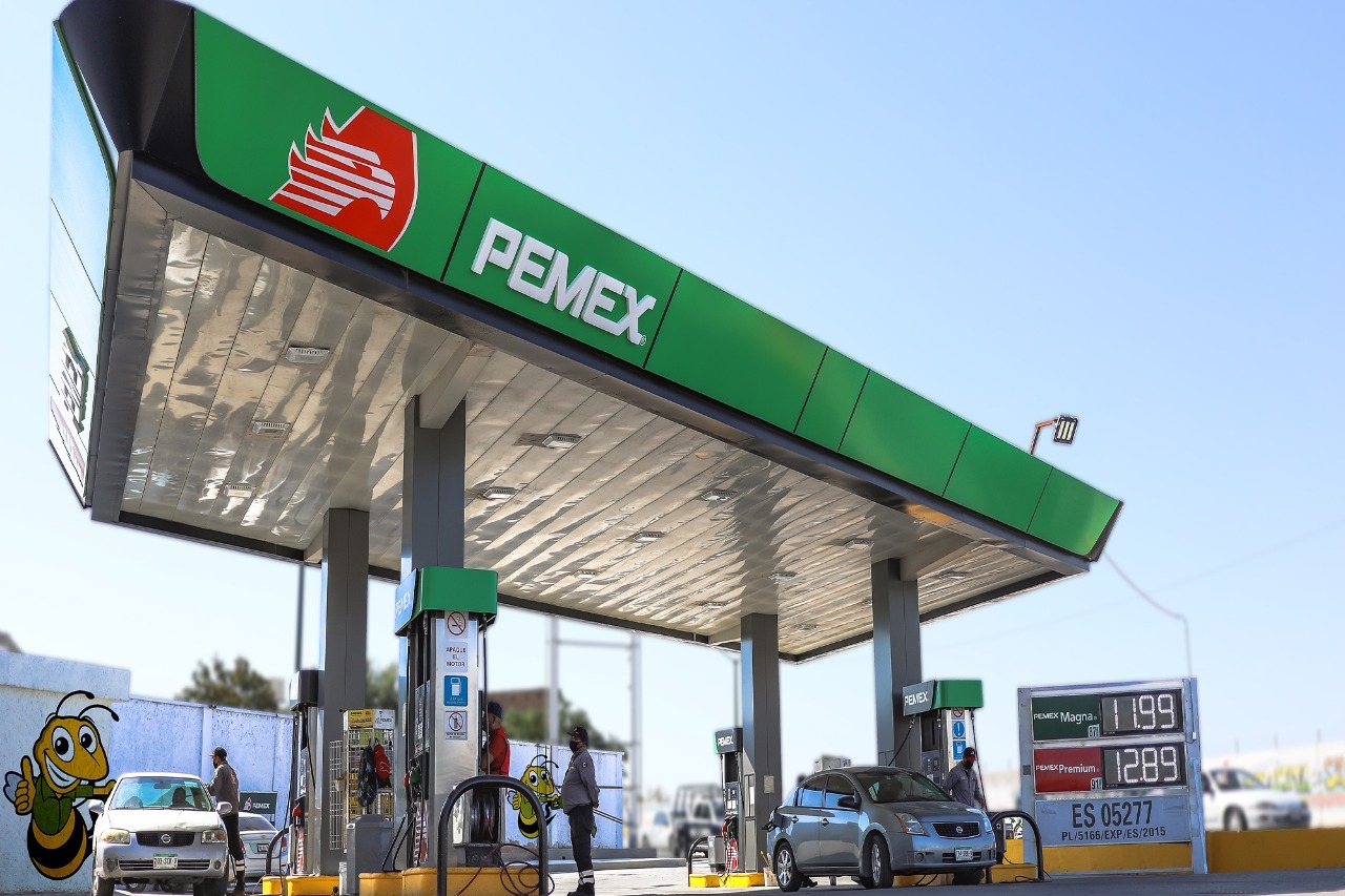 Baja gasolina Magna a menos de 12 pesos por litro