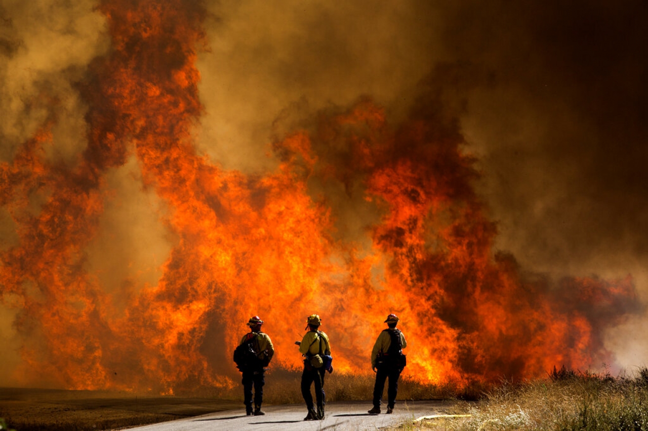 Incendio en al sur de California causa evacuaciones