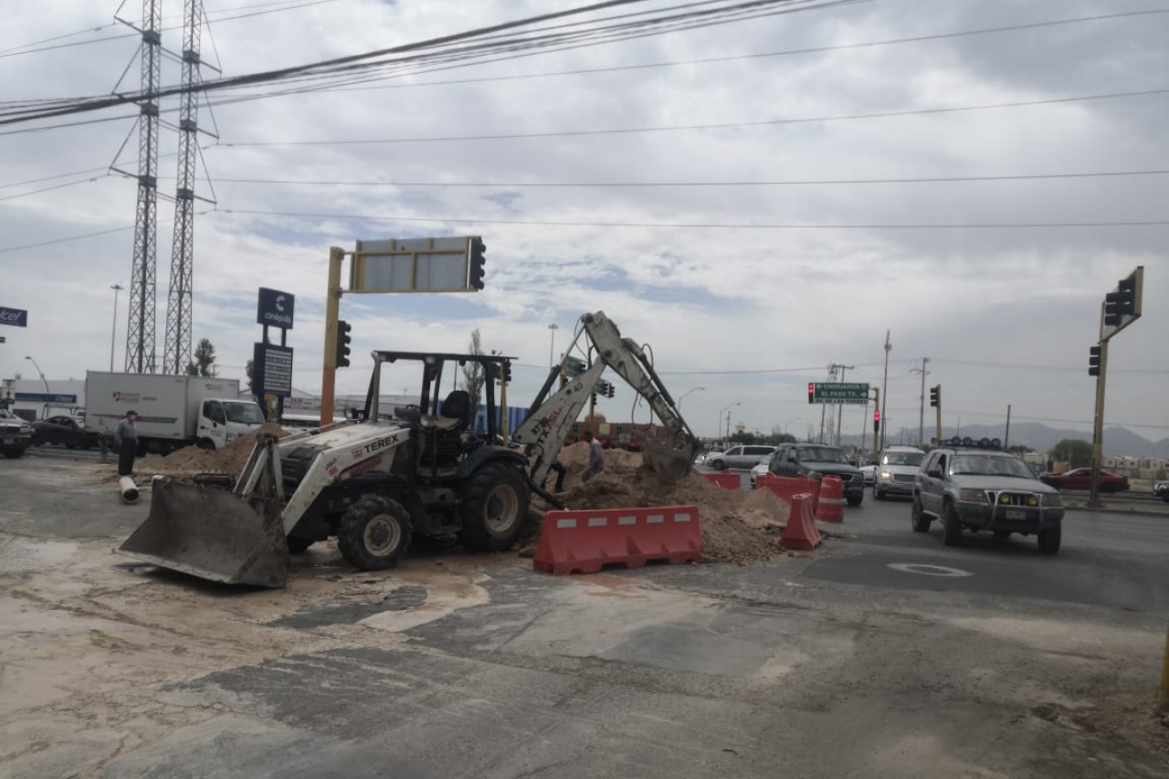 Cierran carriles en avenida De las Torres por obras de la JMAS
