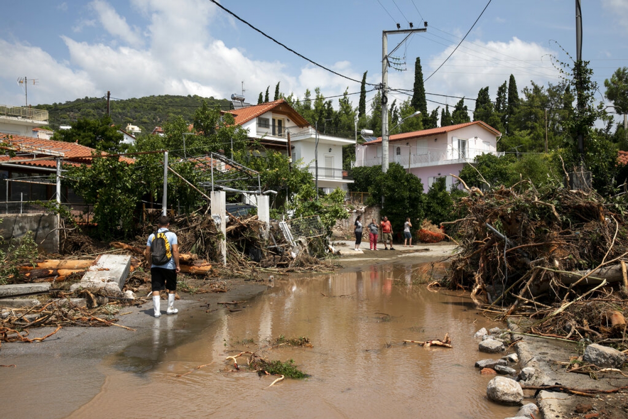 Inundaciones dejan 5 muertos en Grecia