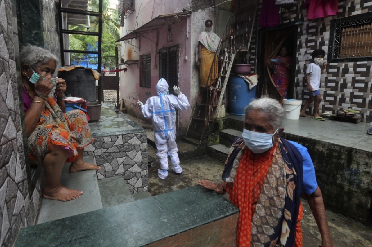 India reporta 53 mil 601 casos nuevos de coronavirus en un día