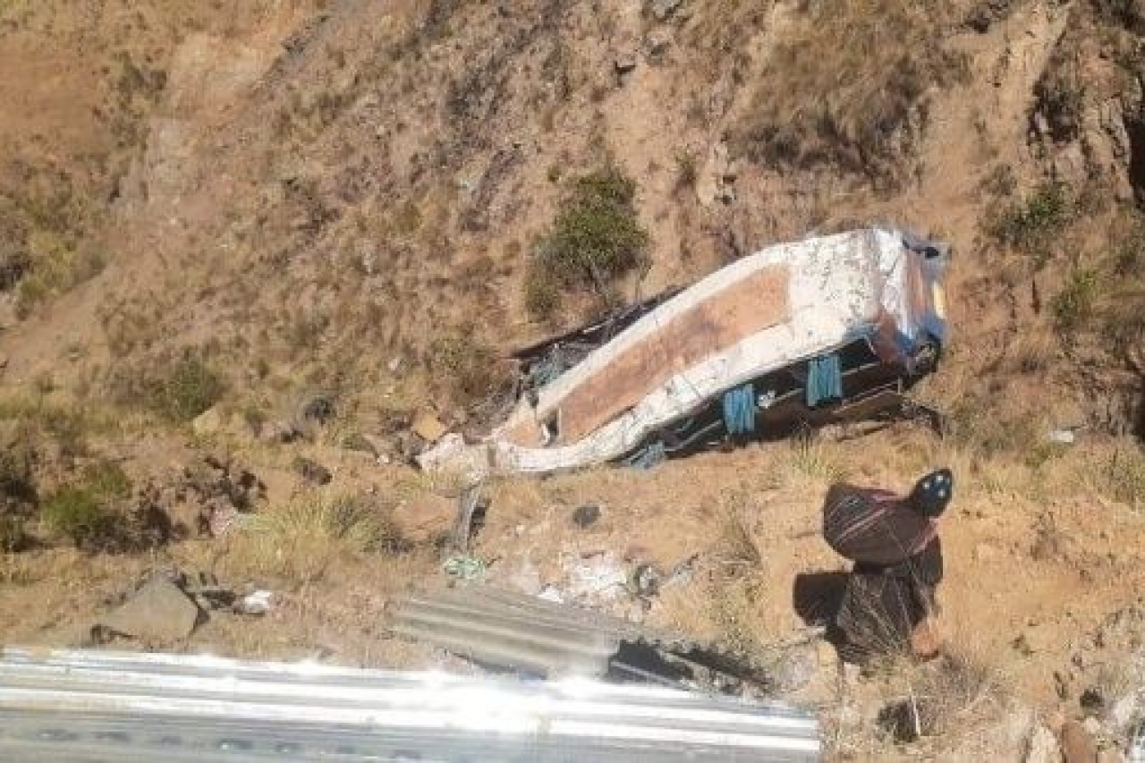 Sube a 24 los fallecidos en accidente carretero en Bolivia