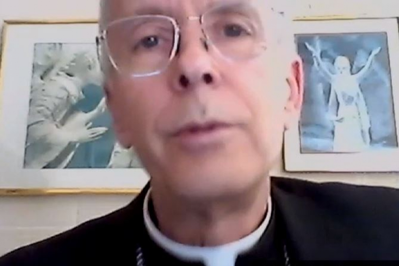Video: 'Me siento bien', dice obispo de El Paso con Covid