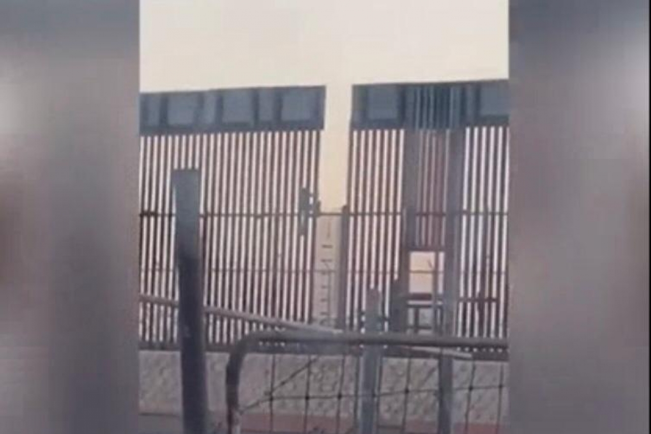 Video: Burla muro de 6 metros de altura y cruza a El Paso