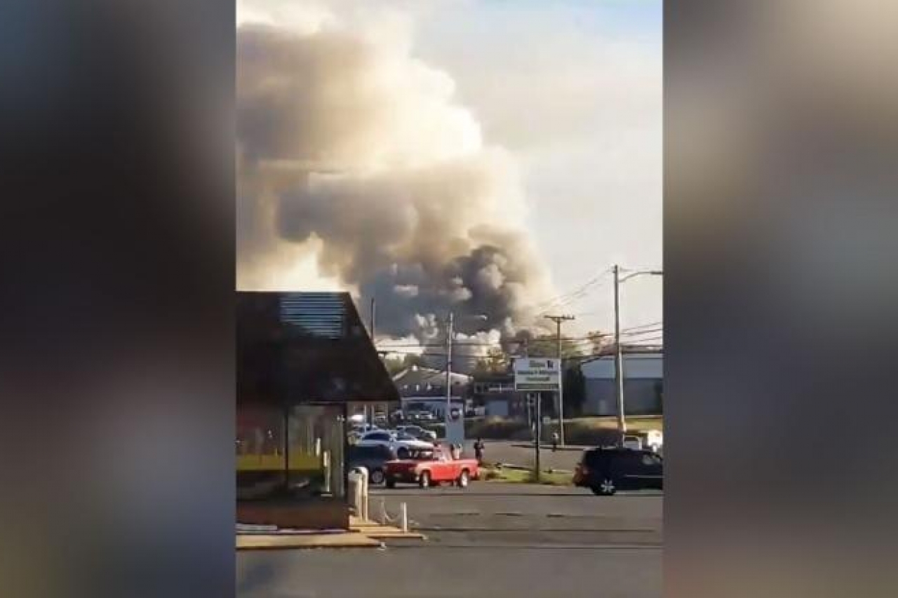 Videos: Explosión e incendio en centro comercial de Virginia