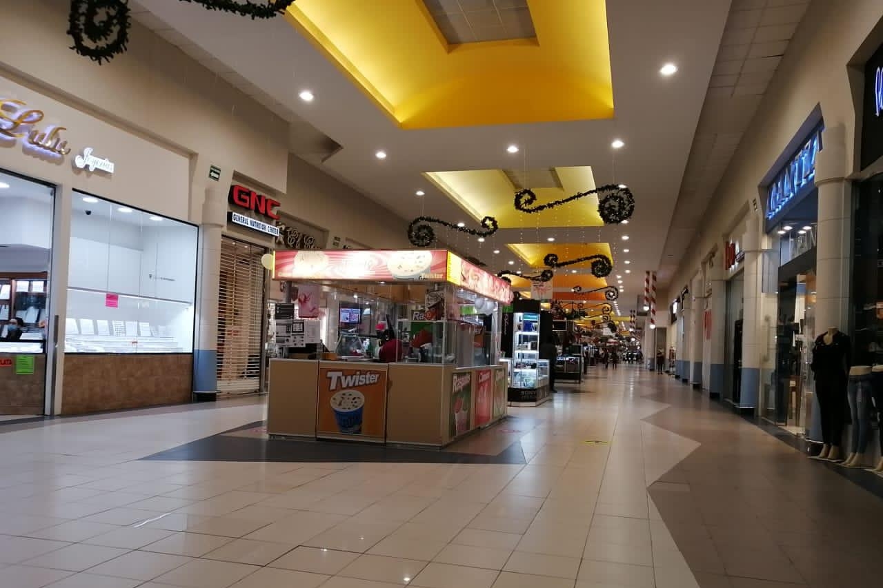 Desolados centros comerciales en primer día de reapertura