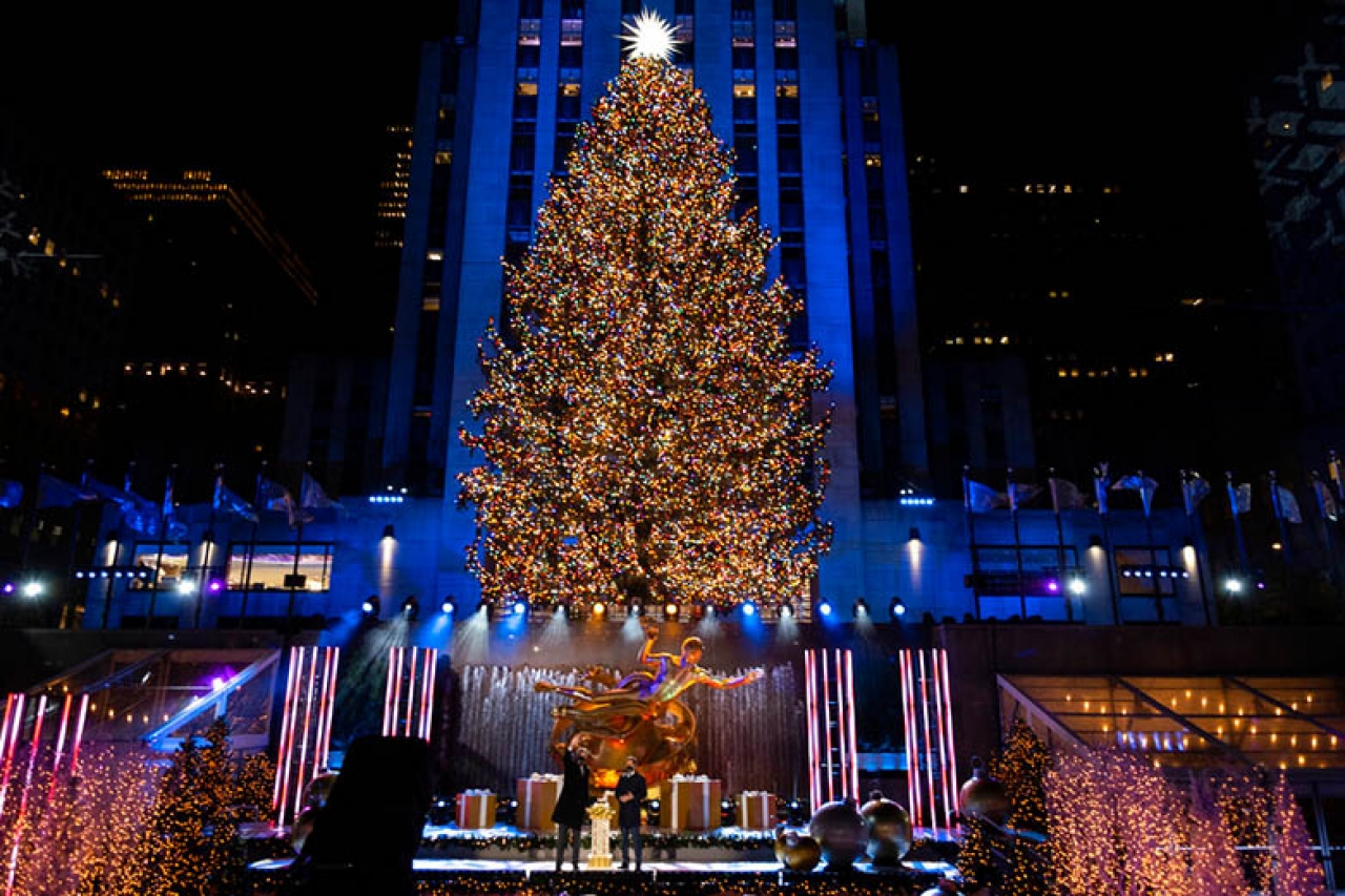 Encienden árbol de Navidad de Rockefeller Center