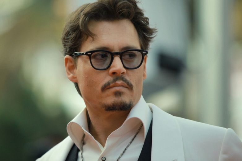 Estrena Johnny Depp romance con abogada