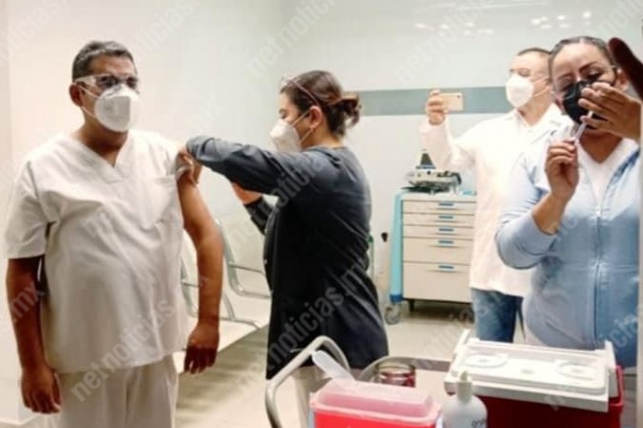 Recibe personal del Issste en Juárez vacuna Covid