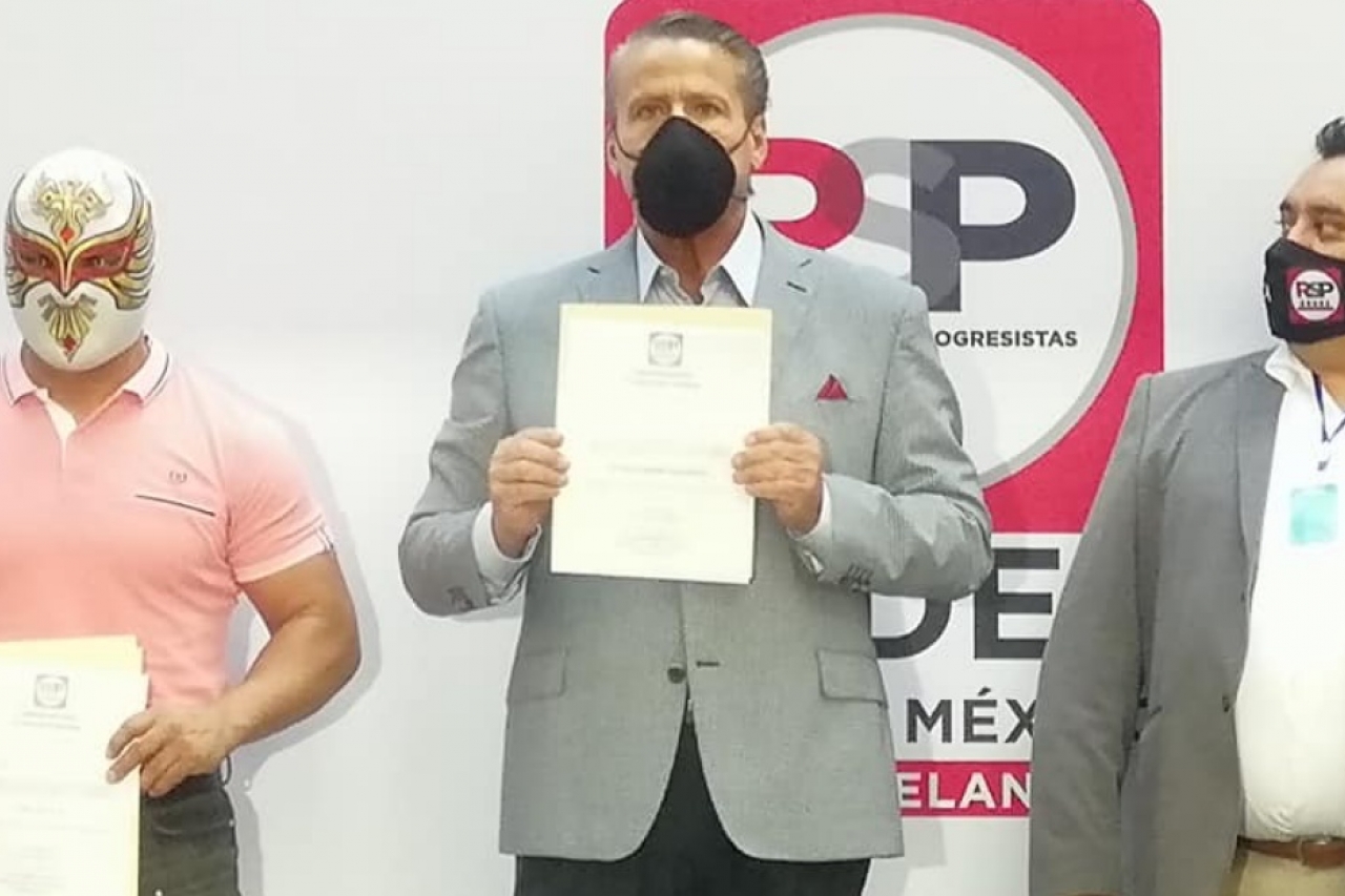 Alfredo Adame se registra como precandidato a diputado