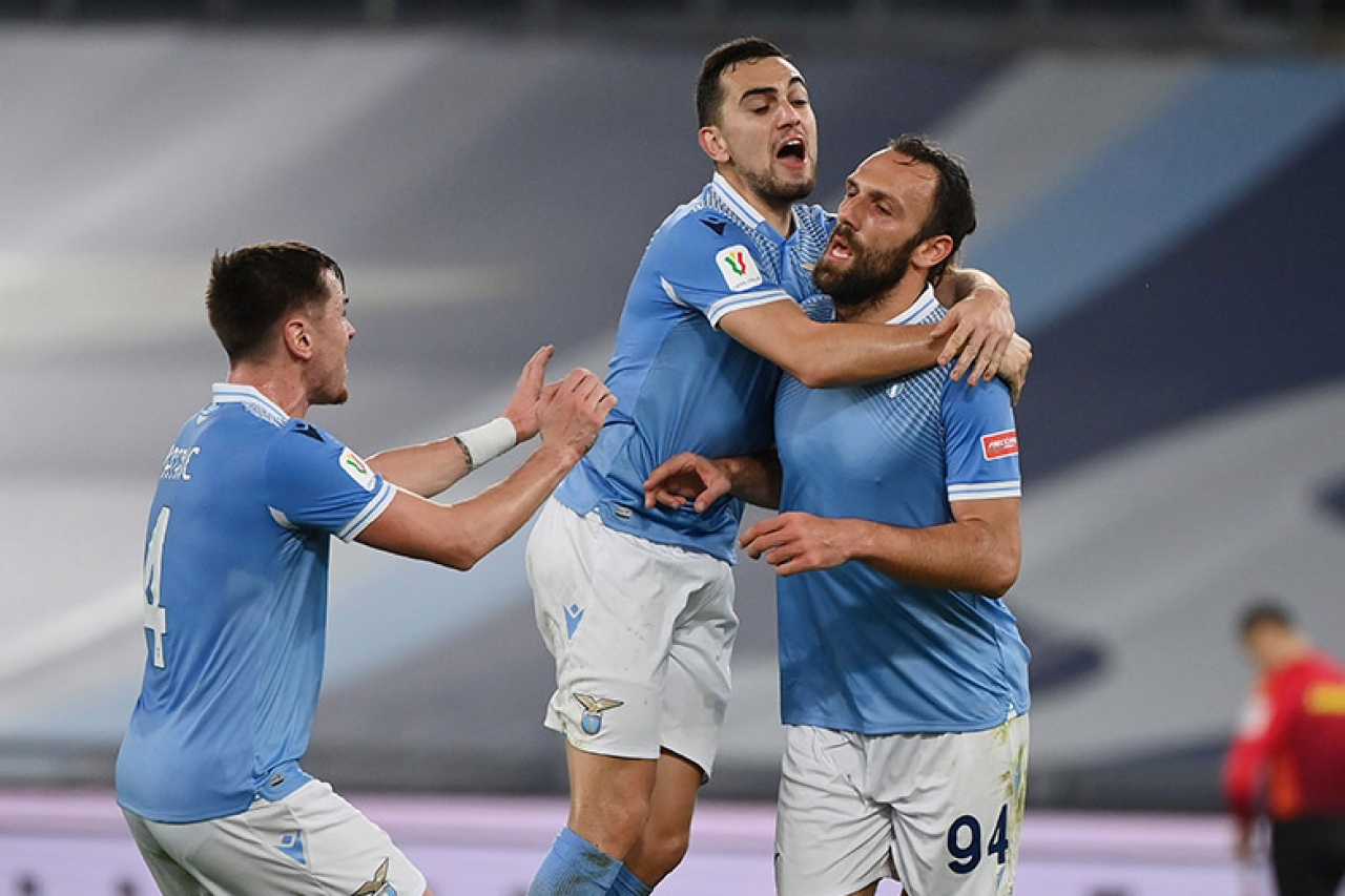 Lazio gana, con autogol agónico de Parma, en Copa Italia