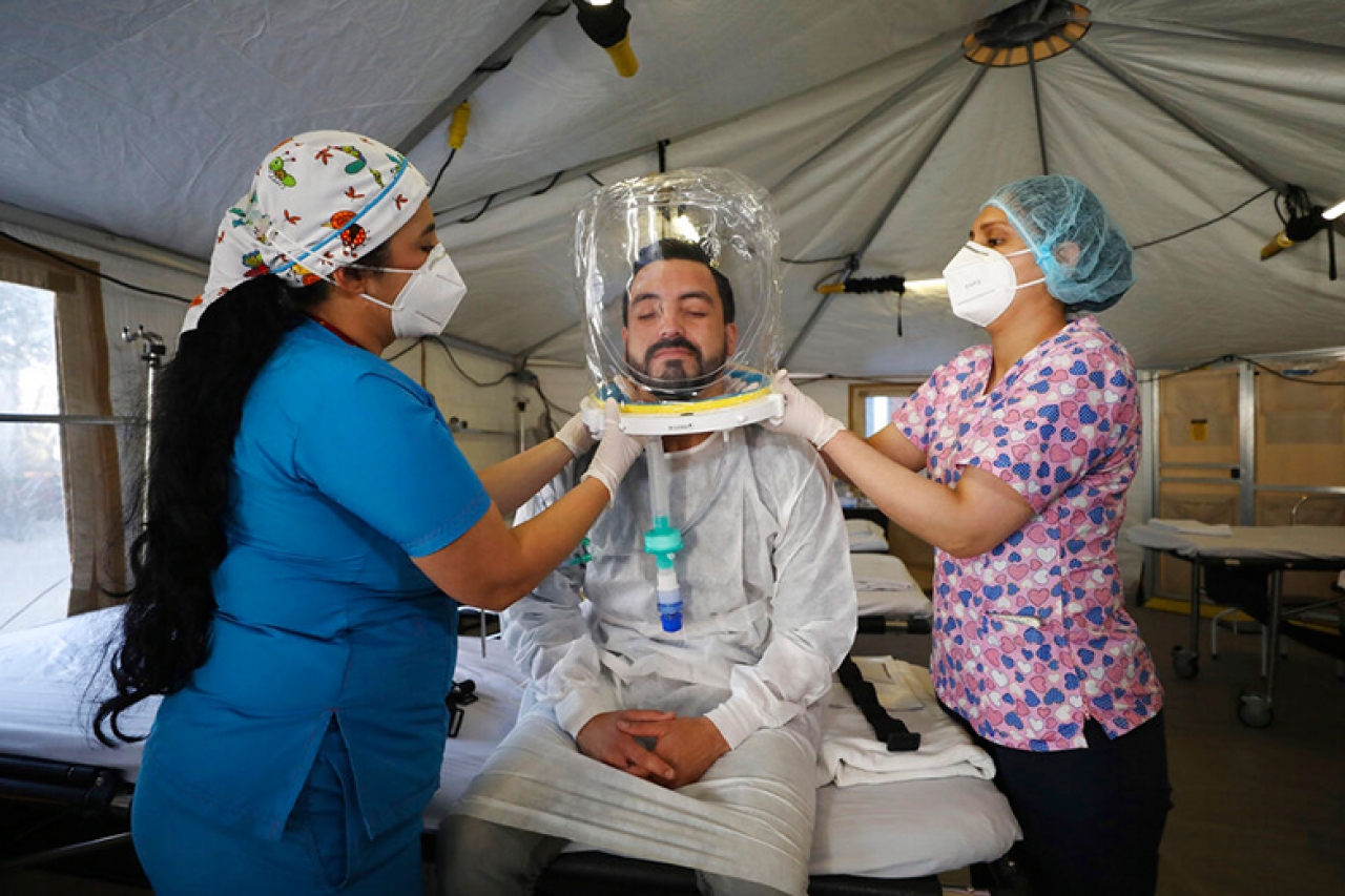 Hospital en Bogotá usa cascos ‘burbuja’ en pacientes Covid