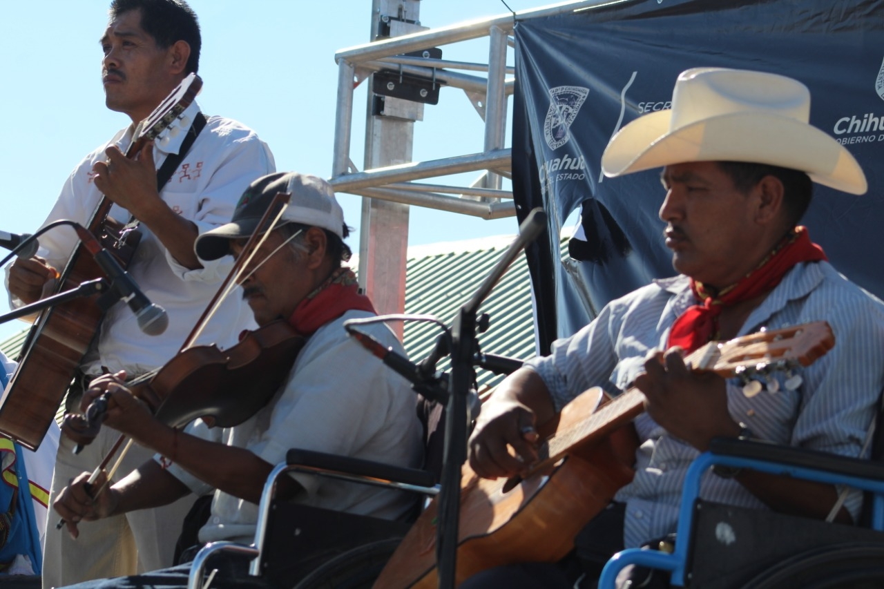 Honran lenguas indígenas de Chihuahua