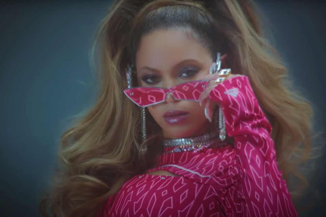 Beyoncé lanza candente campaña para promocionar su nueva línea de ropa
