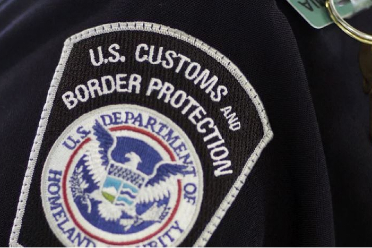 Agente de CBP enfrenta 20 años de cárcel por uso excesivo de la fuerza