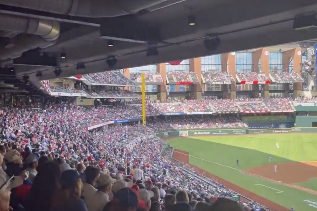 Polémica en la MLB: Rangers juegan con estadio lleno