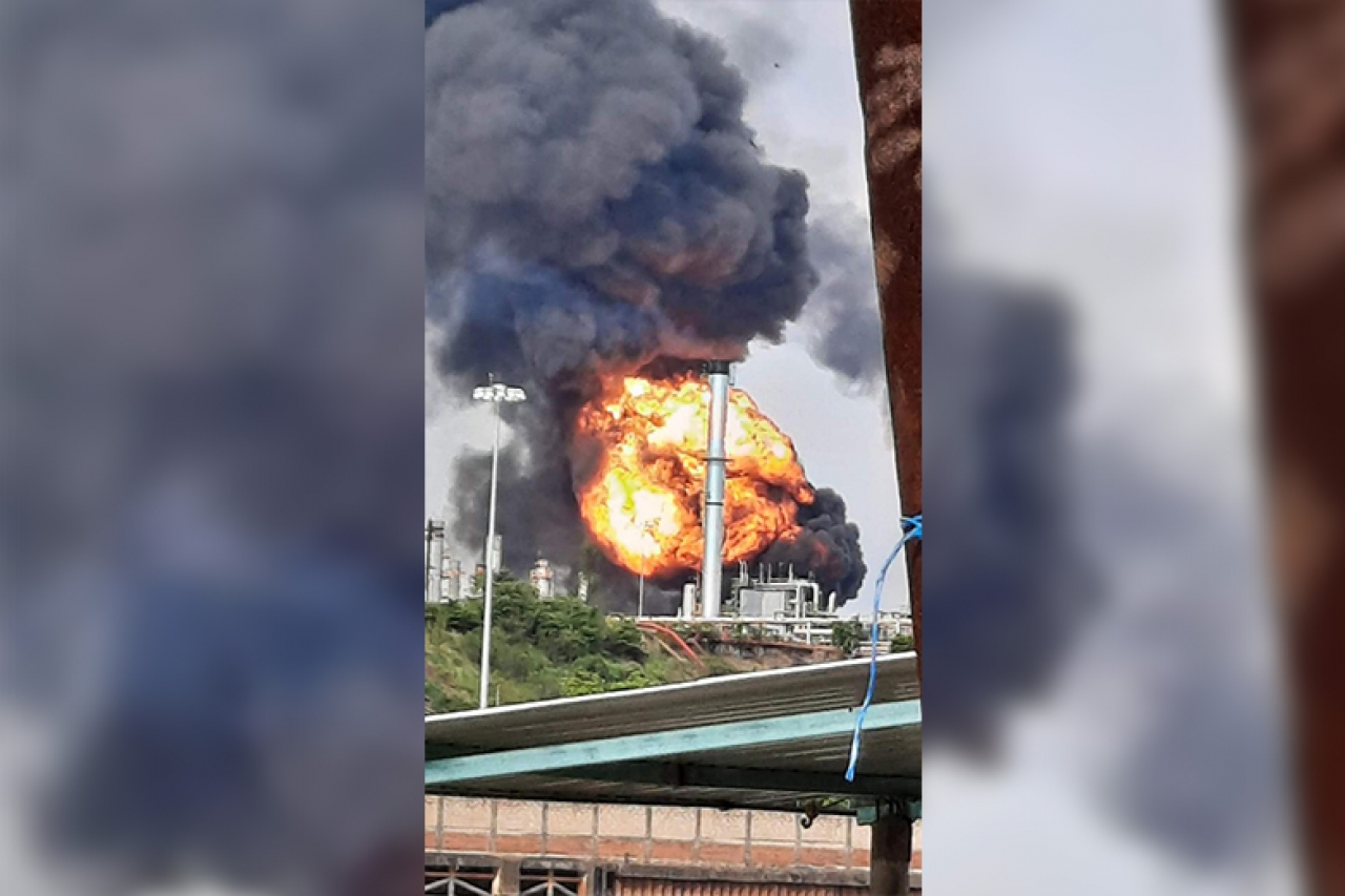 Video: Confirma Pemex 6 heridos tras incendio en refinería