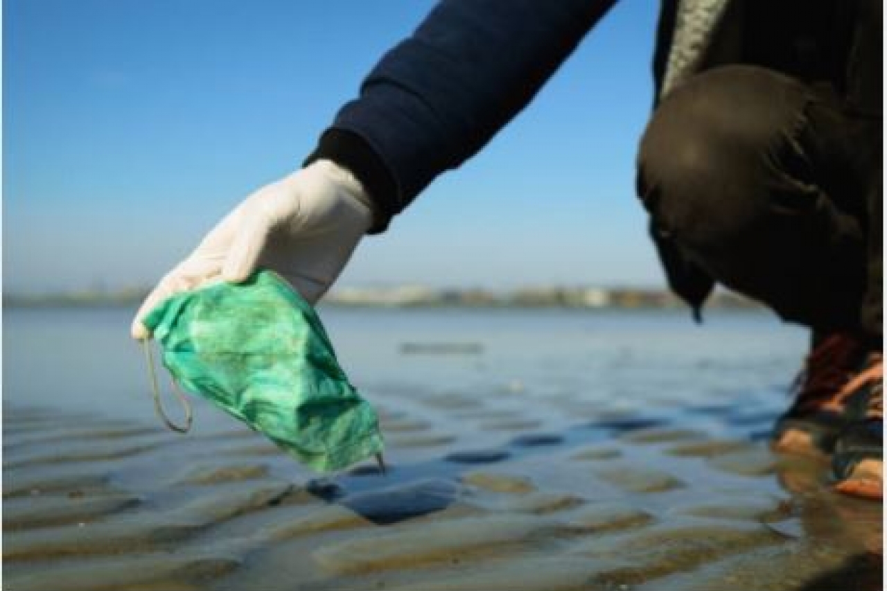 Desechan cubrebocas en océanos: advierten consecuencias