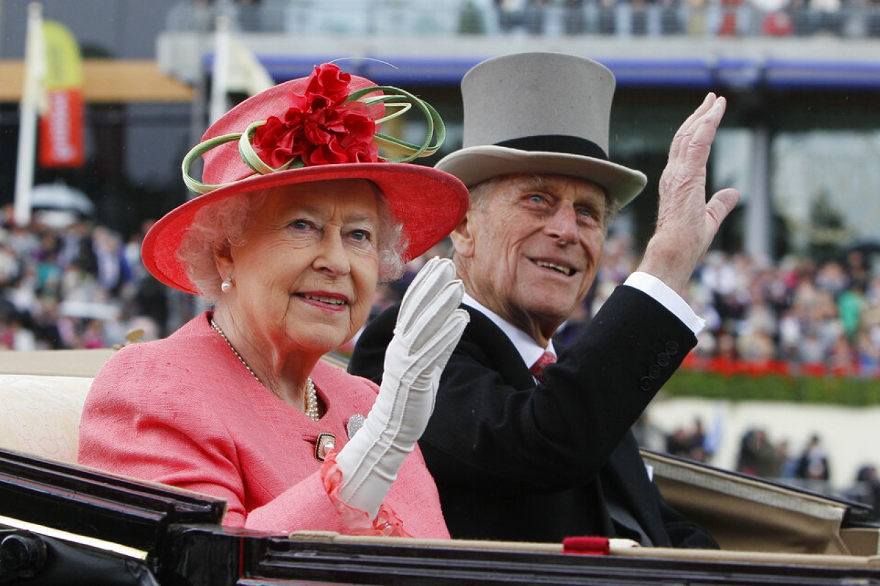 La reina Isabel II perdonó 6 infidelidades en 73 años de matrimonio