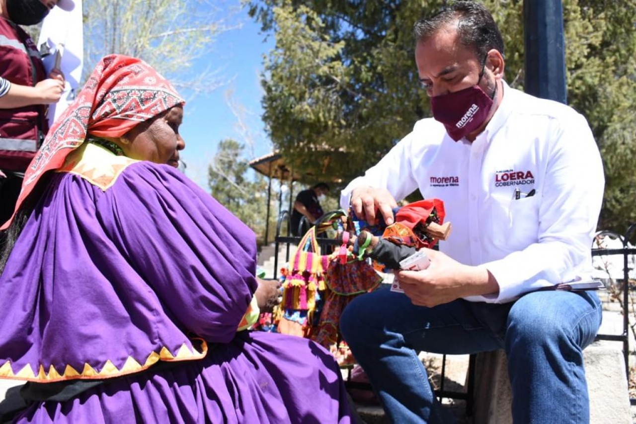 Recorre Loera comunidades en la Sierra Tarahumara
