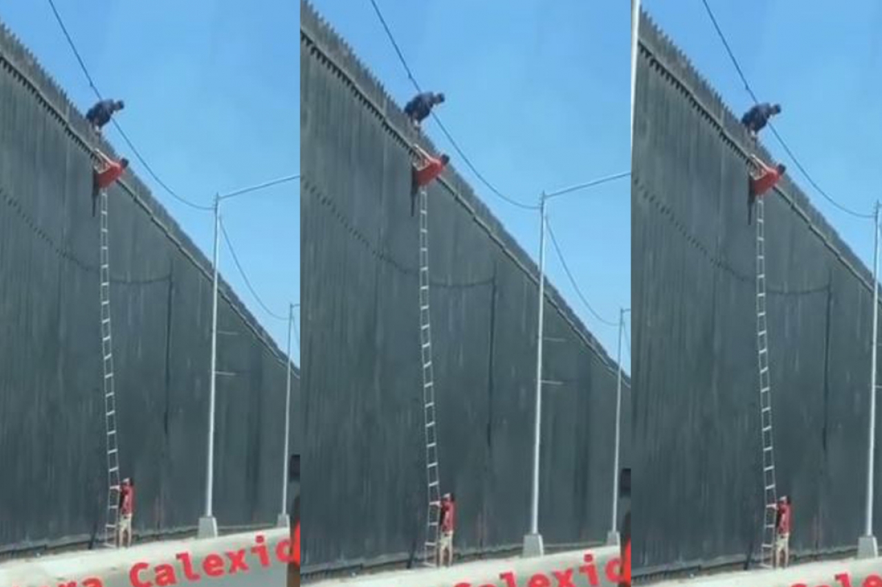 Video: Captan a migrante escalando el muro con escalera colgante
