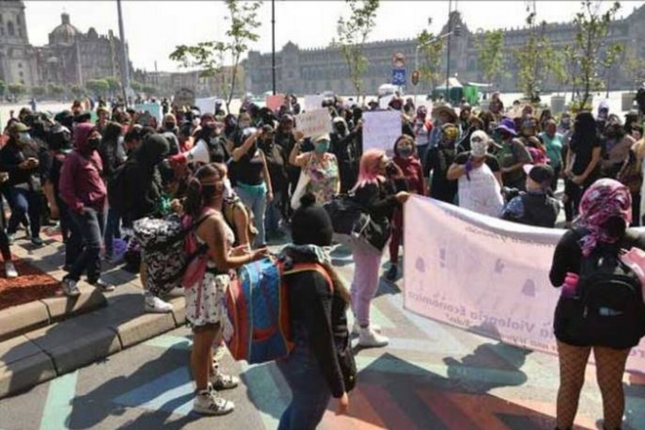 Feministas vuelven a marchar en calles del Centro Histórico