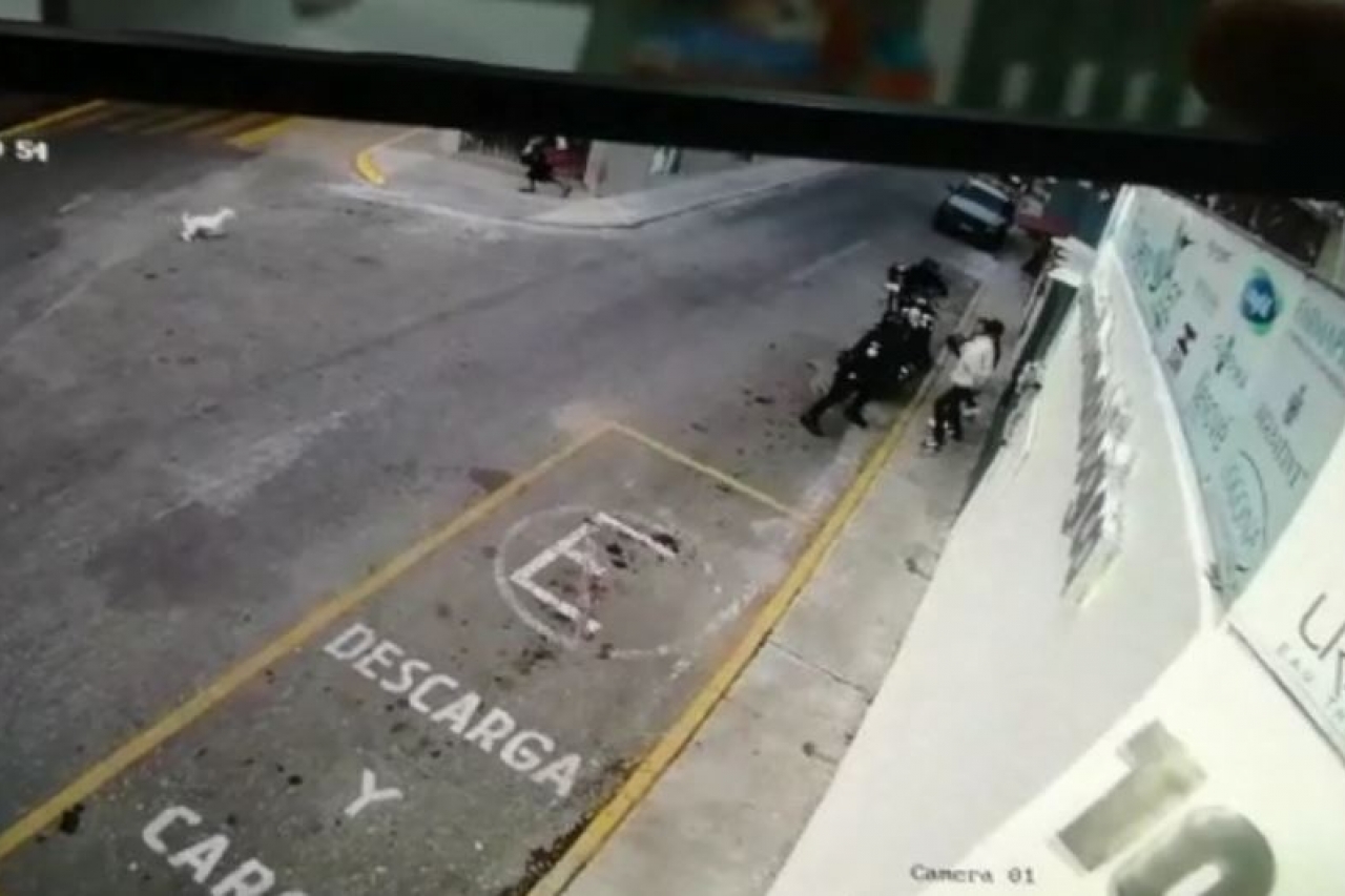 Video: oficiales disparan a civiles en Oaxaca