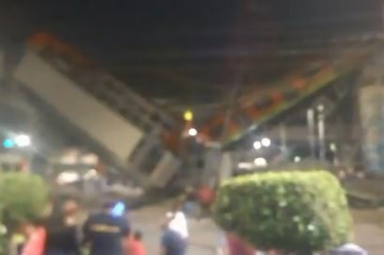 Video: Se derrumba puente de Línea 12 en CDMX